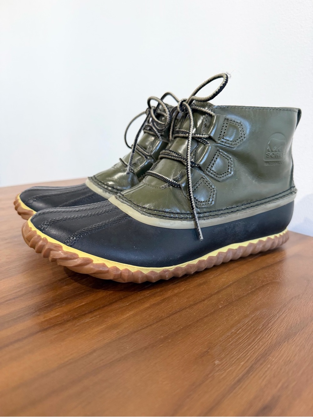 Sorel Out n About Two-Tone Duck Boots Green Black